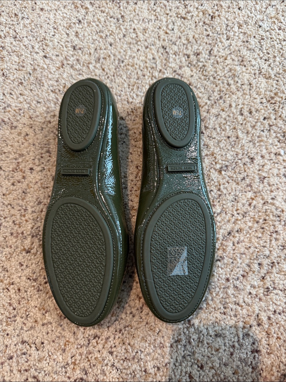 Tory Burch Olive Green Patent Leather Logo Ballet Flats - Picture 3 of 4